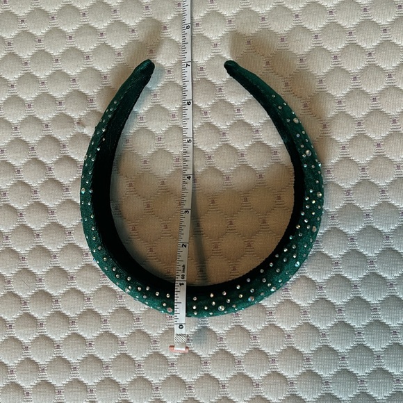 New without tags. Emerald green bejeweled headband - Picture 4 of 4